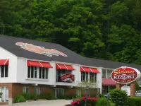TiltonLodge Inn & Suites Các khách sạn ở Laconia