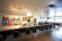 Commercial Hotel فنادق في تشارترز تاورز