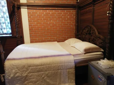 Rumah Kayu Huize Van Mink Hotel di Pondokmelati