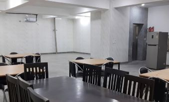 Abuzz Oxfordcaps Roopnagar - Campus Accommodation