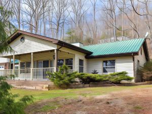 Pinners Compound- 4 Br Hot Tub Fire Pit