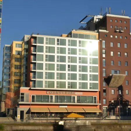 Courtyard by Marriott Duesseldorf Hafen Отели рядом с достопримечательностью «Рейнская телебашня (Рейнтурм)»