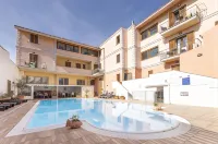 Relaxing Cristal Blu Studio Sleeps 4 Num1494