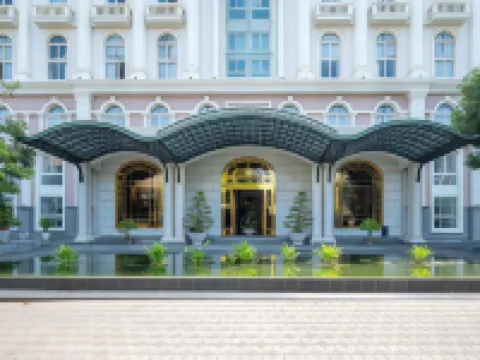 Cozrum Homes - Sonata Residence Hotels near Saigon Exhibition and Convention Center (SECC)