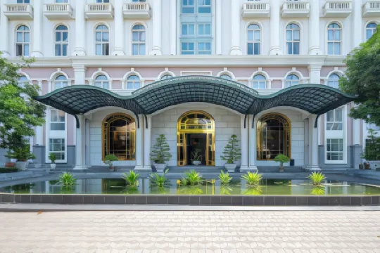 Cozrum Homes - Sonata Residence Отели рядом с достопримечательностью «Выставка и конвенционный центр Сайгон»