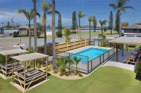 South Pacific Palms Motor Inn - piscina