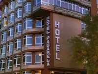 Pasarela Hotels near La Raza