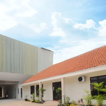 TwoSpaces Living at Residence 6 Отели рядом с достопримечательностью «Торговый центр Senayan City»