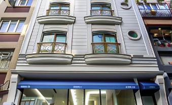 2. 라우다 호텔 바..