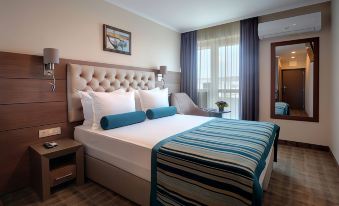 6. Hotel Ch..