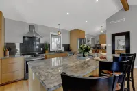 Alcove: Steps to Main St-High End Home w/Hot-Tub! Hotels near The Texas Silver Rush