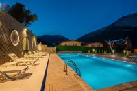 Karaoz Sapphire Bungalows - piscina
