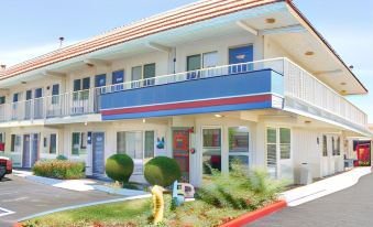 Motel 6 Lancaster, CA