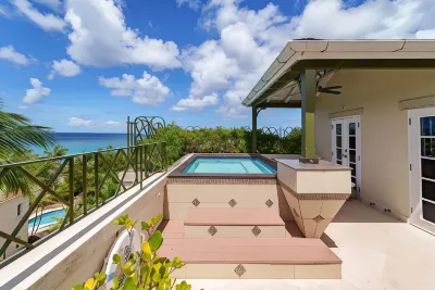 Beacon Hill 305 - the Penthouse Hotels near Mullins Bay