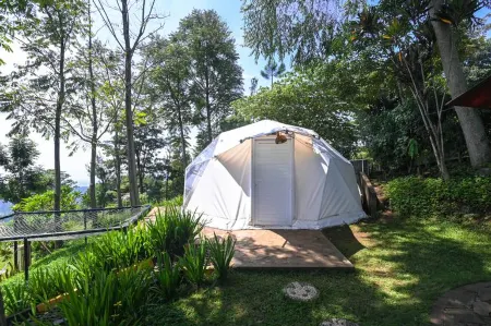 Glamping Taman Love Отели в г. Cimaung