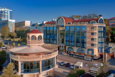 Radisson Blu Rostov-on-Don (Рэдиссон Блу Ростов-на-Дону) Отели рядом с достопримечательностью «Академия строительства и архитектуры, ДГТУ»