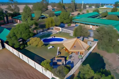 Overlander Homestead Motel Các khách sạn gần Roma Cattle Saleyards