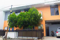 RedDoorz Syariah Near Grand Galaxy Park