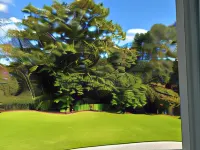 Huntsland House Hotels in Copthorne