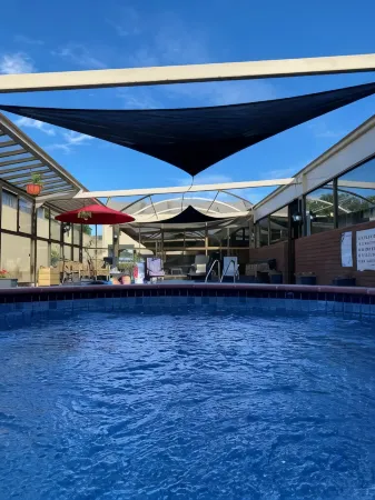 Elm Court Motel Отели рядом с достопримечательностью «Albury Town Hall»