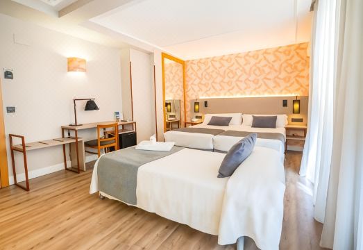 Hotel Castilla Vieja - Housity