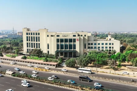 Welcomhotel by ITC Hotels, Delhi-Gurugram Highway Отели рядом с достопримечательностью «Tomb of Adham Khan»