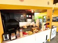 Tombo Beach Home Stay - servizio colazione