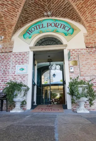 Hotel Portici Отели в г. Монтальдо-ди-Мондови