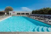 Hôtel Restaurant Spa La Madrague - piscine
