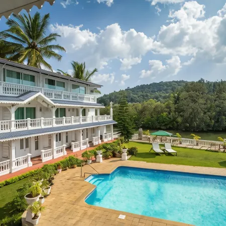 Stone Wood Riverfront Resort, Siolim