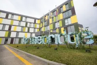 HomeBridge Hotel Apartments Hotels near متنزه جوبوستان الوطني