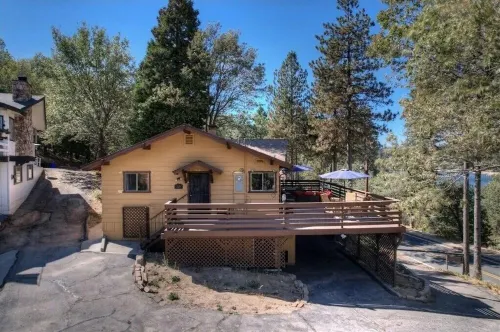 Stunning Lake View Cabin with a 240 degree view of Lake Gregory, Sleeps 8