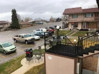 Bristlecone Motel - parking