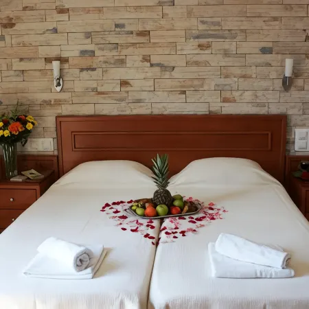 Plaka Hotel I