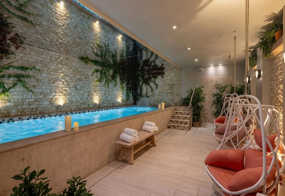 2. 로열 마들렌 호..