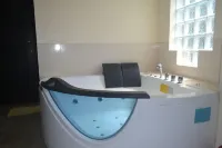 Boomerang Hotel - Hot Tub