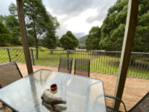Russell Falls Holiday Cottages Hotels in New Norfolk