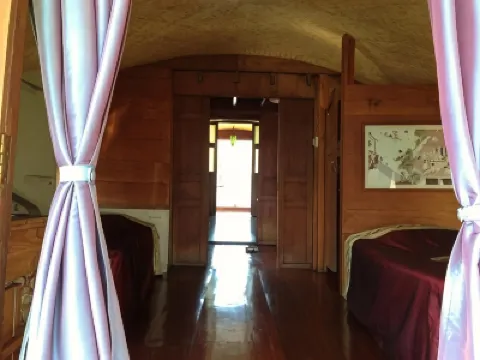 อโยธยา ริเวอร์ไซด์ เฮาส์ โรงแรมใกล้วัดโลกยสุธา