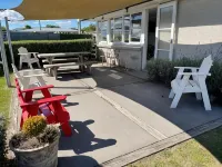 FatOwl Motel, Bar & Eatery Hotels in 