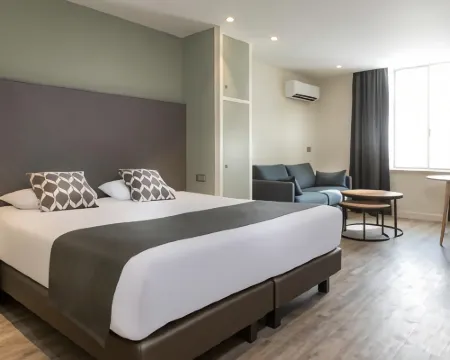 Residence the Originals Demeure des Remparts Hotels in Provins