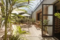 Les Jardins du Canal Piscine Chauffée Hotels in Saint-Laurent-d'Aigouze