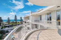 Kirra Beach Apartments Hotels in Bilinga