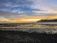 Balong Balong Surf Bungalows & Restaurant فنادق في Pasir Putih