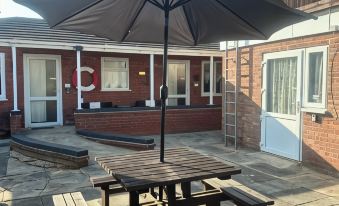 Clarendon Lodge - accommodation only - Housity
