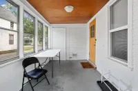 Charming Retreat Close to Downtown Attractions - Inviting and Cozy 홀란트 호텔