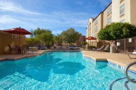 Holiday Inn Express & Suites Phoenix Airport