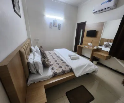 Gurjeet Hotel by Naavagat Hotel a 