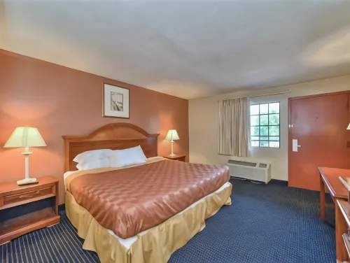 Red Carpet Inn - Stamford