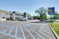 Motel 6 Schiller Park, IL - Chicago O'Hare - Pysäköinti