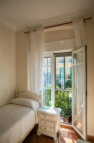 Pensión Dulces Sueños โรงแรมใกล้หอคอย Torre del Oro